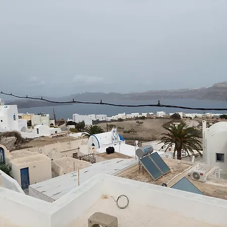 Akrotiri Cosy With Private Patio And Scenic View 아파트