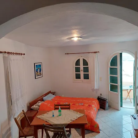 Akrotiri Cosy With Private Patio And Scenic View 아파트 Akrotírion