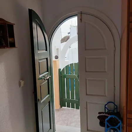 アパート Akrotiri Cosy With Private Patio And Scenic View *