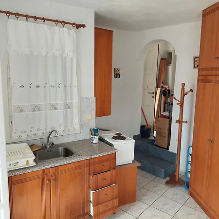Akrotiri Cosy With Private Patio And Scenic View